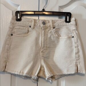 American Eagle Outfitters Mom Cream High-Rise Frayed Denim Shorts Size 2 26 NWT